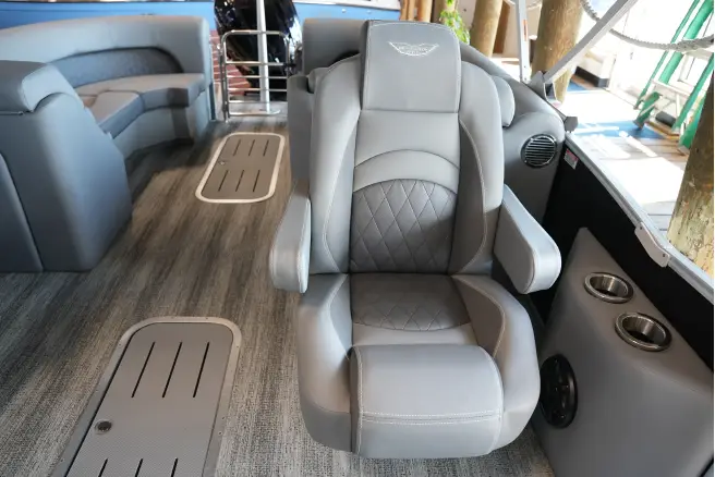 2025 Bennington 25 LTFB New Pontoon Boat 50HP Engine - Image 2
