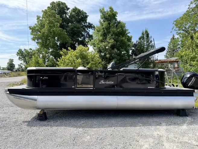 2027 Barletta S22QC Pontoon Boat New Factory Direct with 150HP Options - Image 3