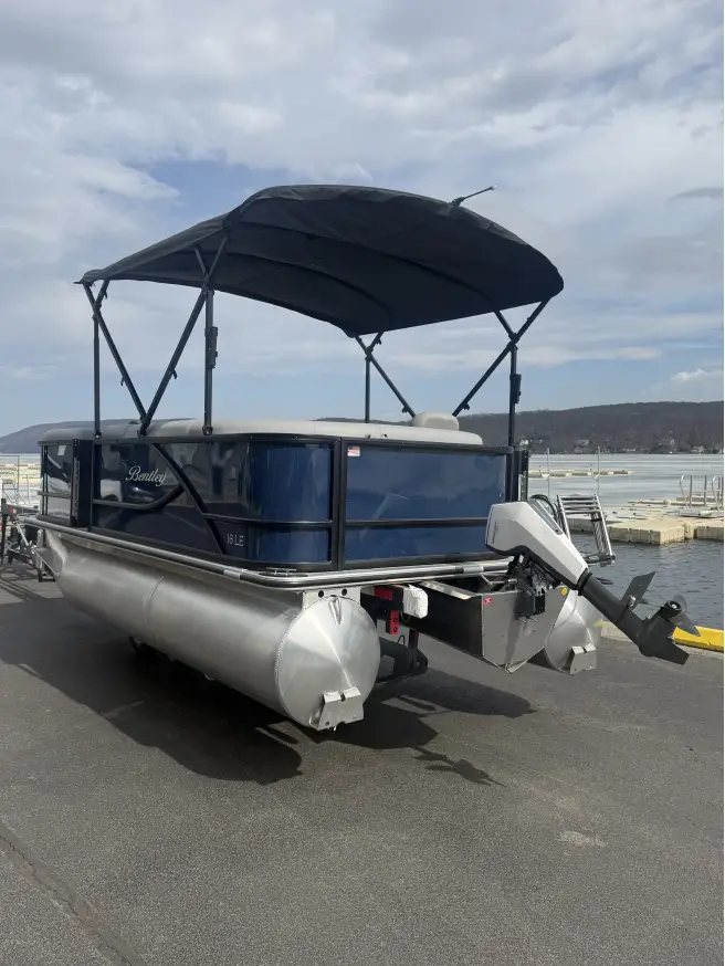 2026 Bentley LE 160CR 16 Foot Pontoon Boat Mercury Avator Dash for Motor Restricted Lakes - Image 2