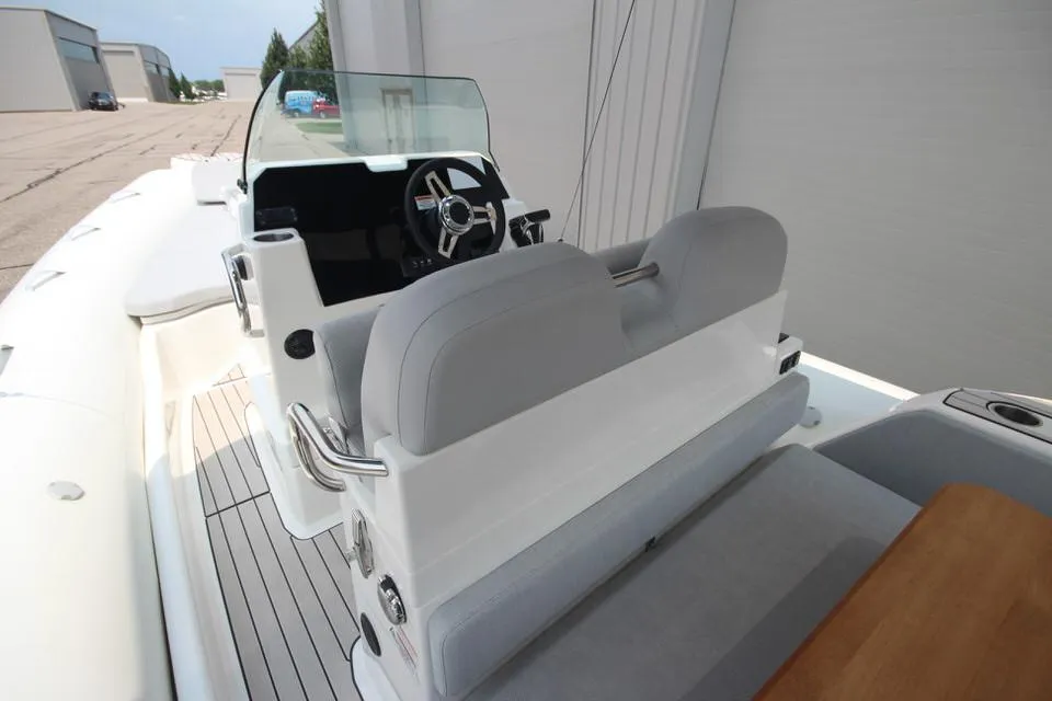 2024 Zodiac Medline 7.5 Rigid Inflatable Boat 300HP Yamaha - Image 13