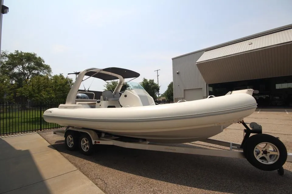 2024 Zodiac Medline 7.5 Rigid Inflatable Boat 300HP Yamaha - Image 5