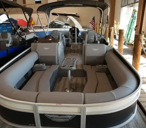 2025 Bennington 25 LTFB New Pontoon 50HP Engine