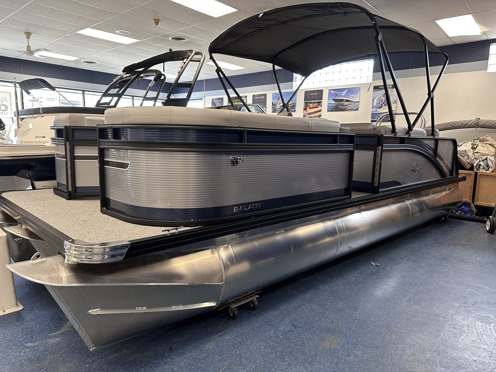2025 QWEST 8522 LANAI TRITOON 150HP Mercury New Pontoon