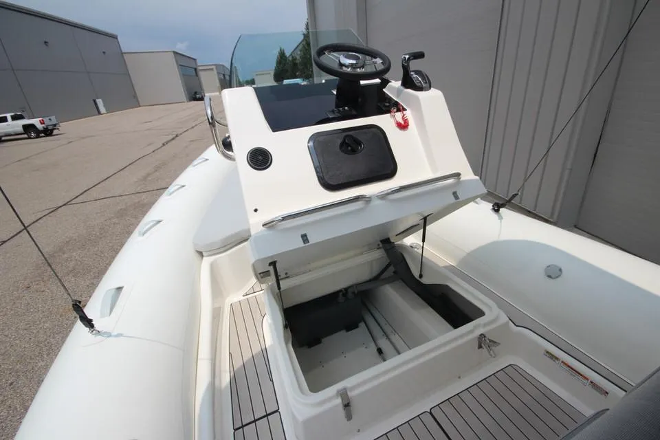 2024 Zodiac Medline 7.5 Rigid Inflatable Boat 300HP Yamaha - Image 17