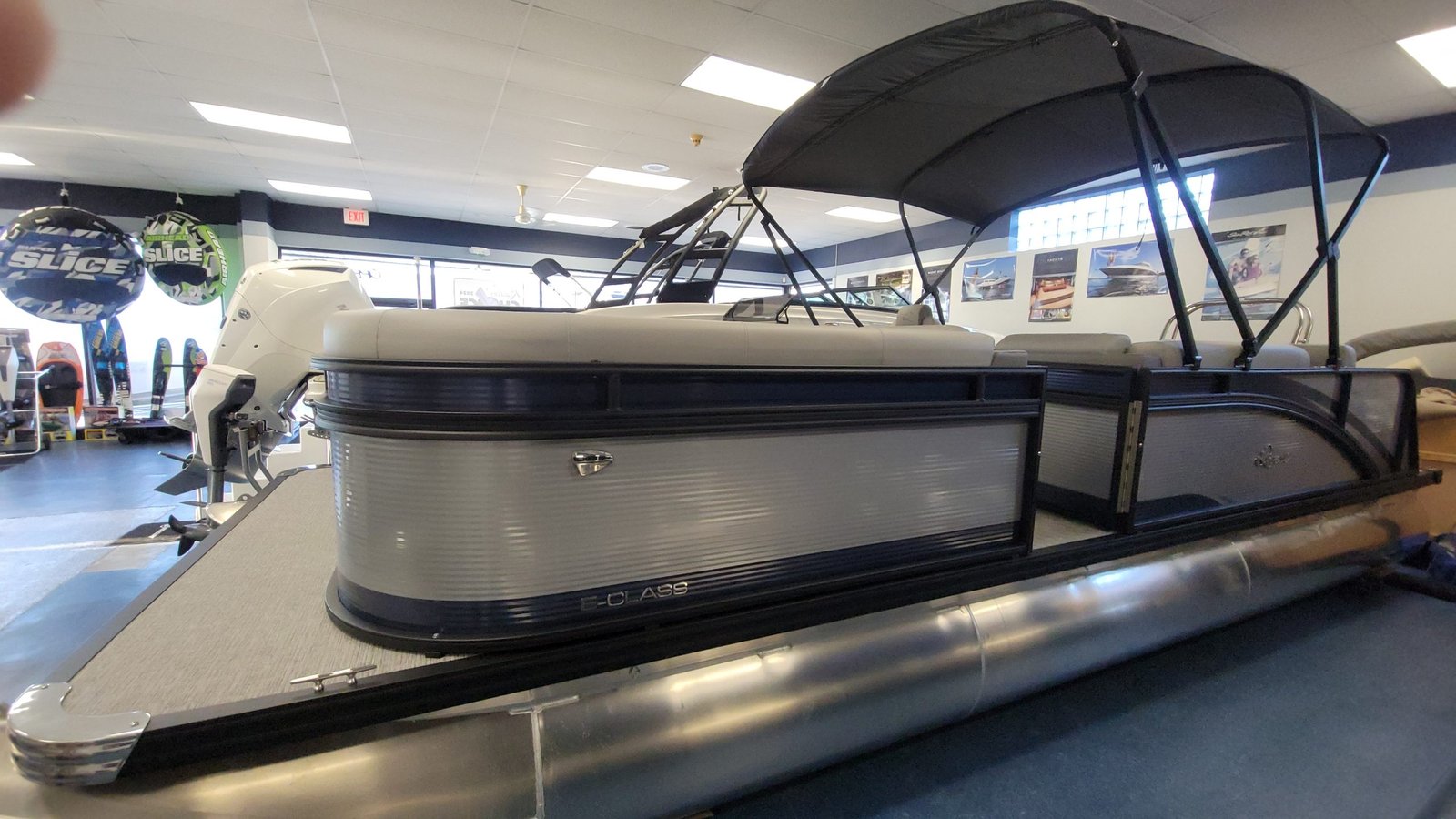 2025 QWEST 8522 LANAI TRITOON Pontoon Boat | 150HP Mercury Included - Image 7