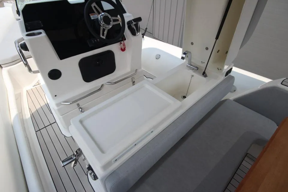 2024 Zodiac Medline 7.5 Rigid Inflatable Boat 300HP Yamaha - Image 18