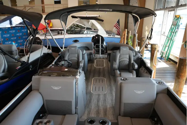 2025 Bennington 25 LTFB New Pontoon Boat 50HP Engine - Image 6