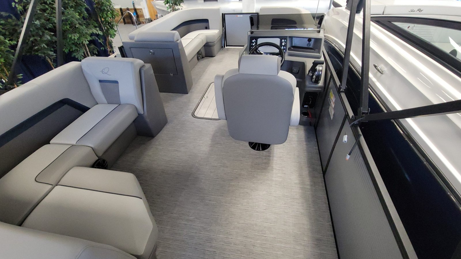 2025 QWEST 8522 LANAI TRITOON Pontoon Boat | 150HP Mercury Included - Image 8