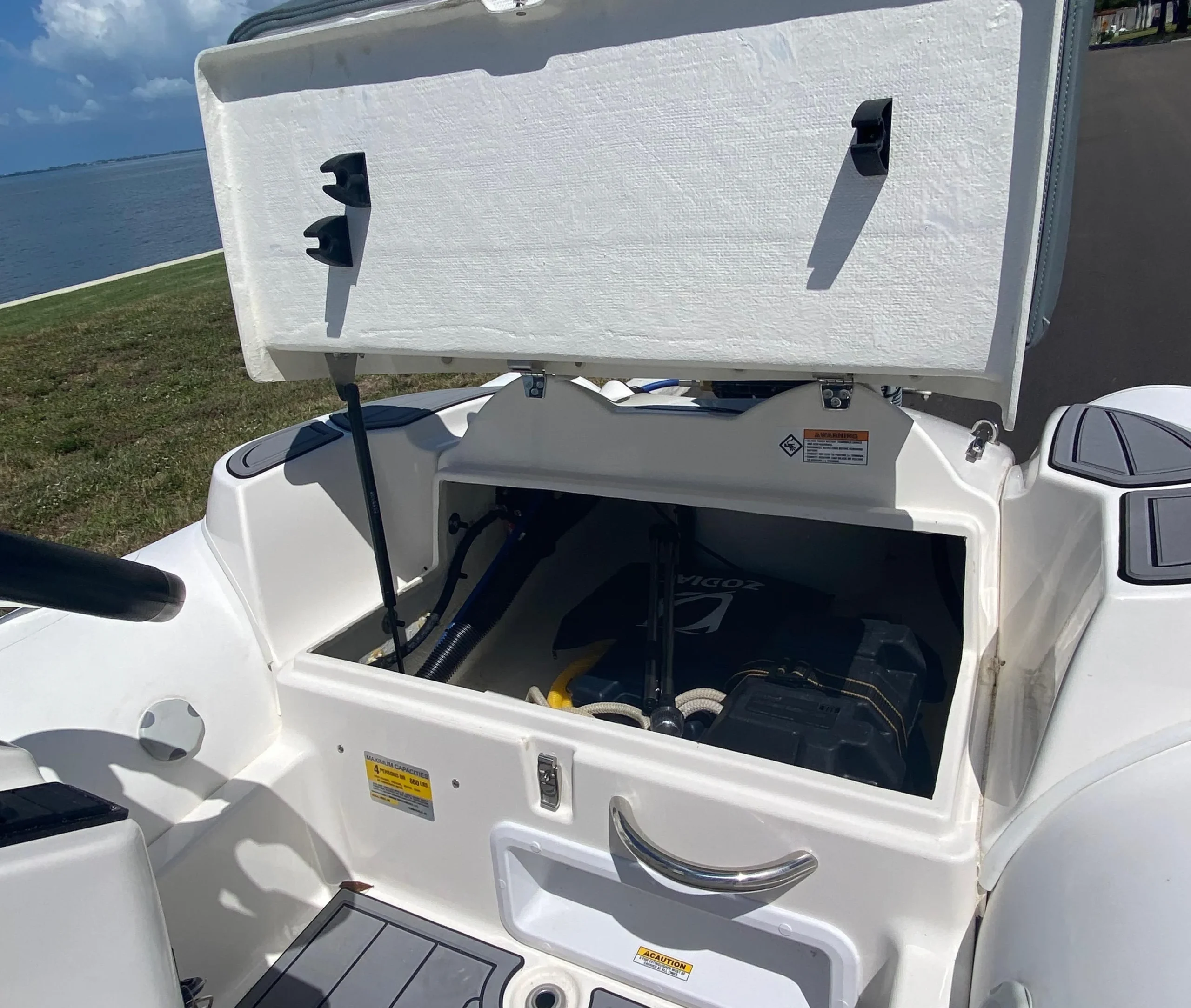 2025 Zodiac Yachtline Deluxe 360 Rigid Inflatable Boat - Image 6