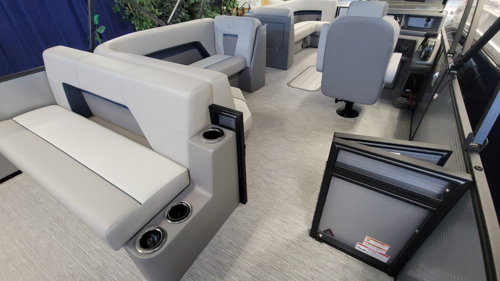 2025 QWEST 8522 LANAI TRITOON Pontoon Boat | 150HP Mercury Included - Image 9