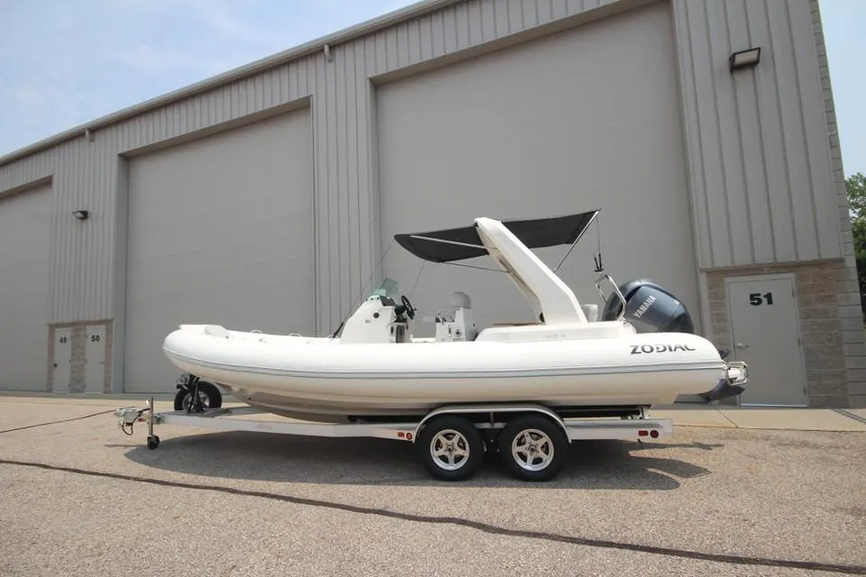2024 Zodiac Medline 7.5 Rigid Inflatable Boat 300HP Yamaha - Image 9