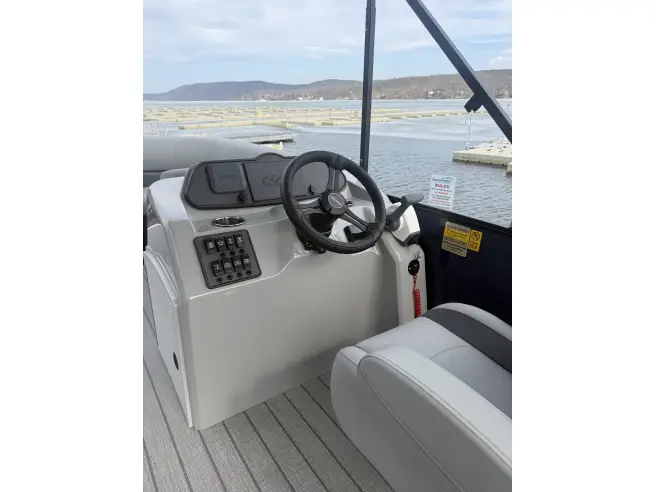 2026 Bentley LE 160CR 16 Foot Pontoon Boat Mercury Avator Dash for Motor Restricted Lakes - Image 7