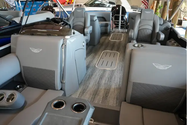 2025 Bennington 25 LTFB New Pontoon Boat 50HP Engine - Image 10