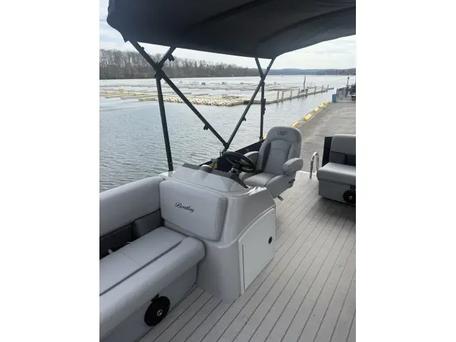 2026 Bentley LE 160CR 16 Foot Pontoon Boat Mercury Avator Dash for Motor Restricted Lakes - Image 8