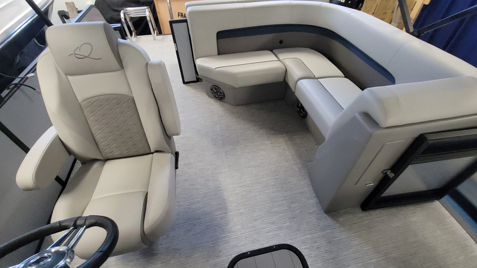2025 QWEST 8522 LANAI TRITOON Pontoon Boat | 150HP Mercury Included - Image 12