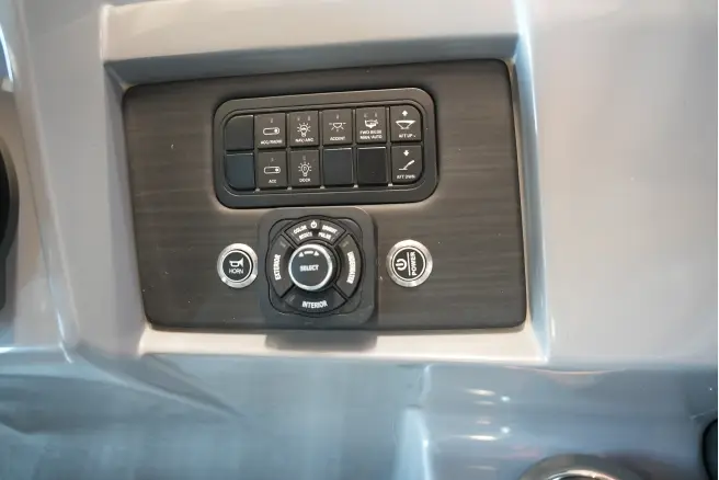 2025 Bennington 25 LTFB New Pontoon Boat 50HP Engine - Image 18