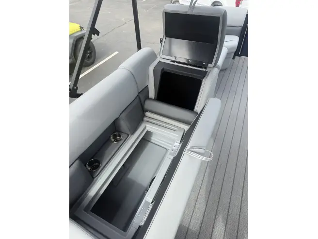 2026 Bentley LE 160CR 16 Foot Pontoon Boat Mercury Avator Dash for Motor Restricted Lakes - Image 9