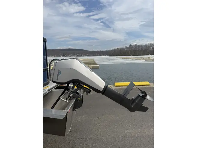 2026 Bentley LE 160CR 16 Foot Pontoon Boat Mercury Avator Dash for Motor Restricted Lakes - Image 10